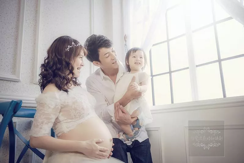 視覺流感婚紗攝影工作室唯一推薦-孕期親子寫真|巷子內攝影棚|回憶時刻