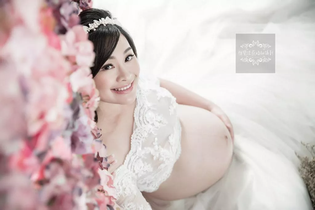 孕婦藝術照雙人寫真|巷子內攝影棚租借|超溫馨畫面-孕婦藝術照雙人寫真|巷子內攝影棚租借|超溫馨畫面
