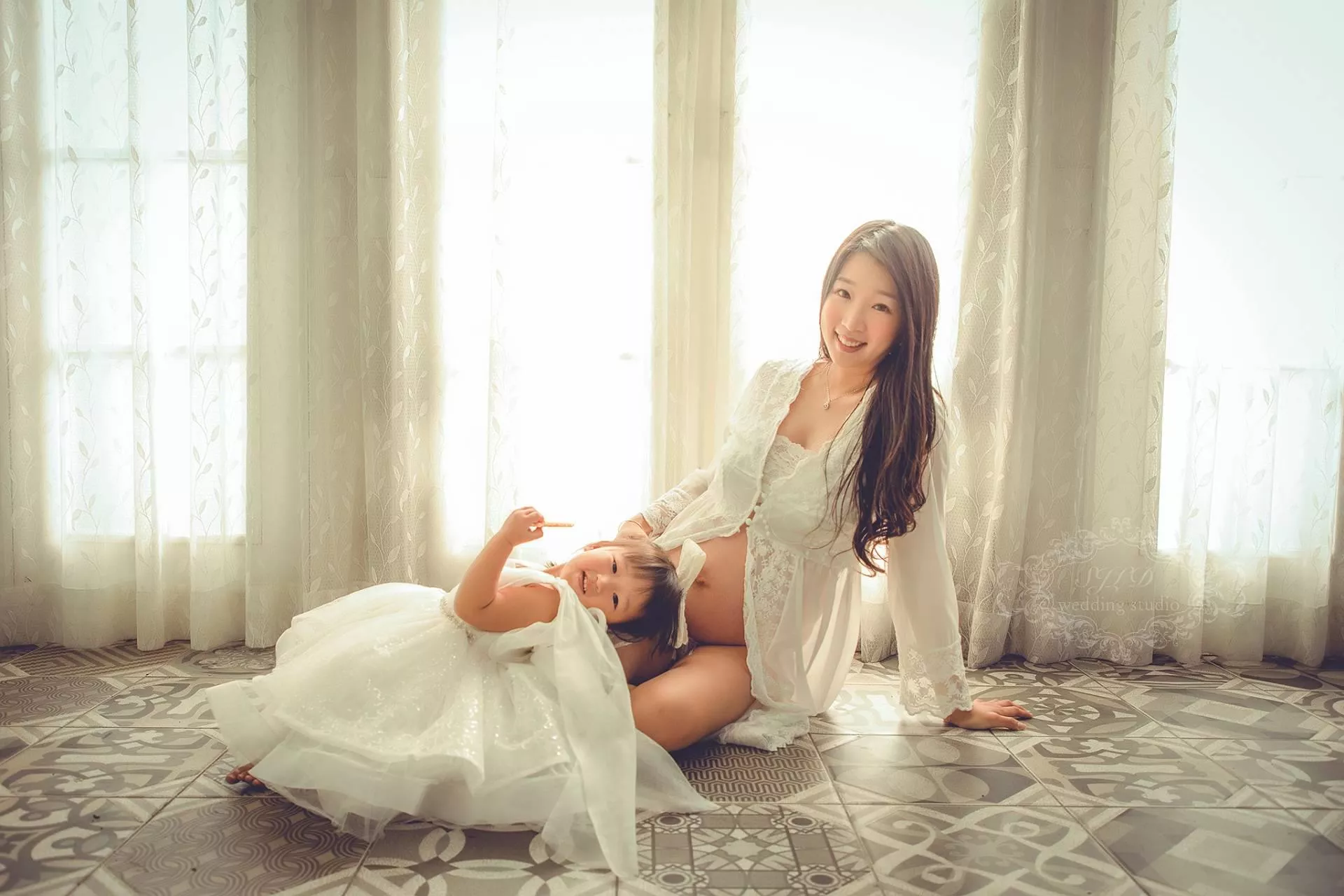 視覺流感婚紗攝影-親子寫真-孕婦照(7)-孕婦藝術照親子寫真|巷子內攝影棚新北景點