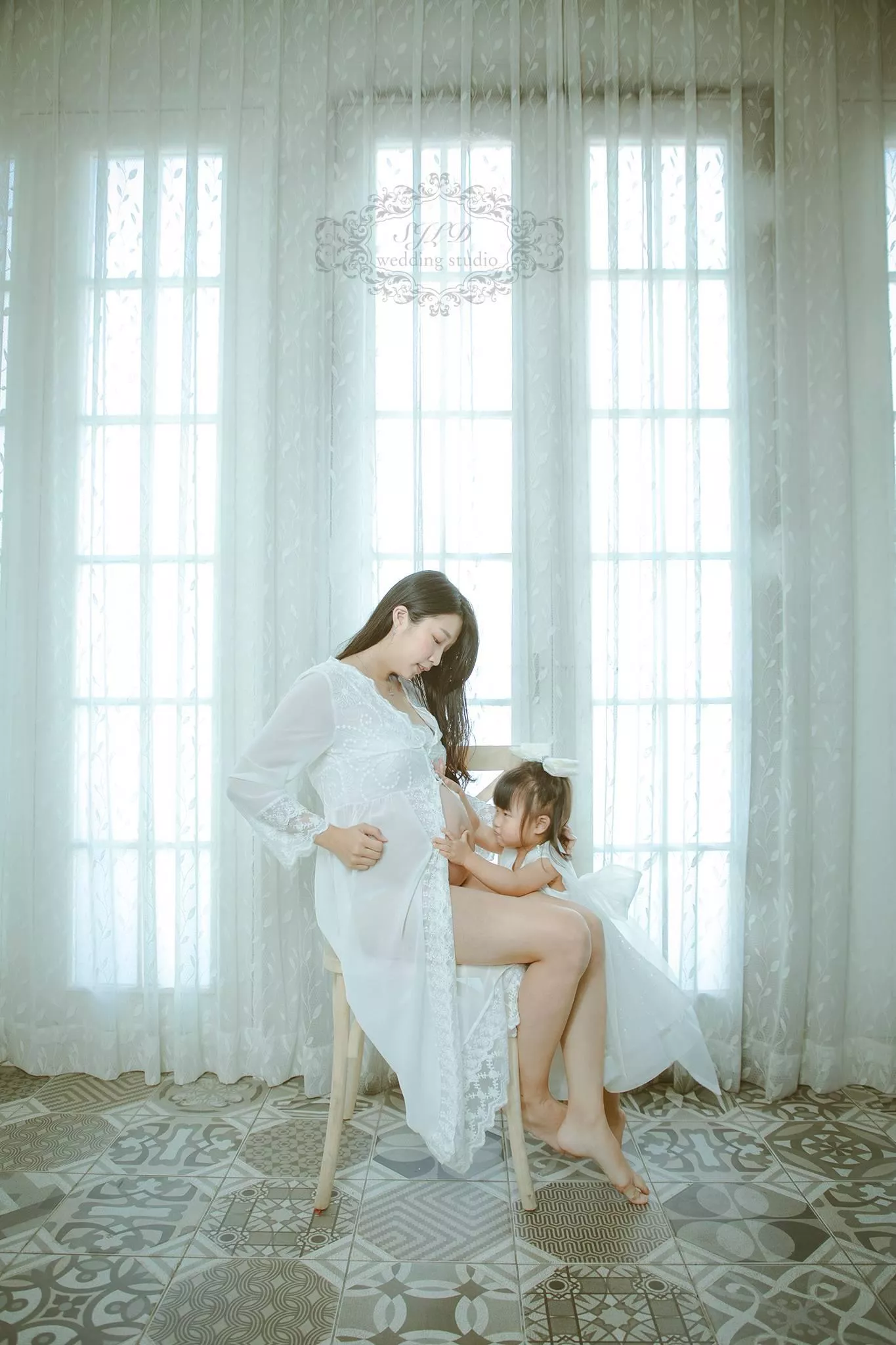 視覺流感婚紗攝影-親子寫真-孕婦照(10)-孕婦藝術照親子寫真|巷子內攝影棚新北景點