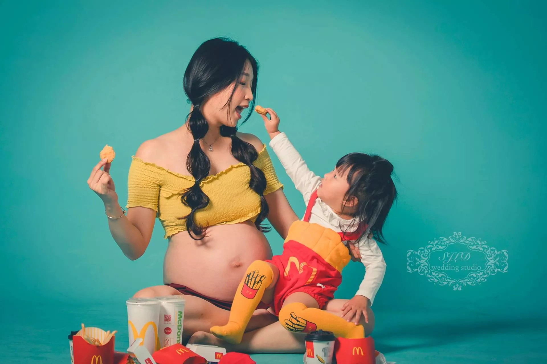 視覺流感婚紗攝影-親子寫真-孕婦照(41)-孕婦藝術照親子寫真|巷子內攝影棚新北景點