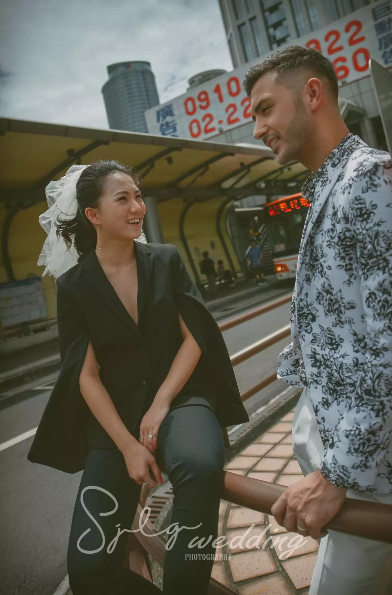 婚紗攝影景點推薦|板橋公車站麗寶百貨廣場|美式街拍-婚紗攝影景點推薦|板橋公車站麗寶百貨廣場|美式街拍