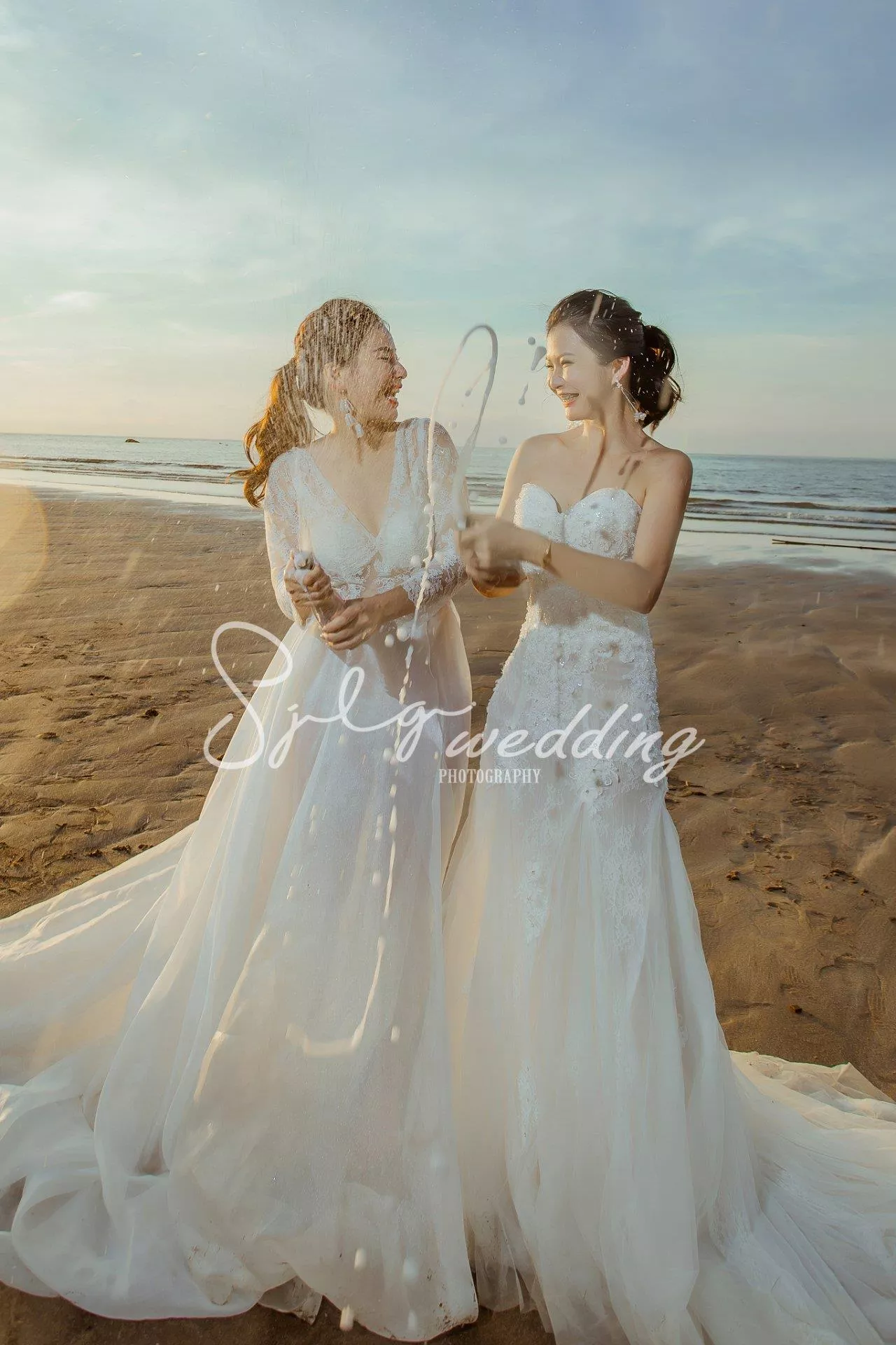 推薦中和視覺流感婚紗,閨蜜寫真婚紗,姊妹照-閨蜜寫真藝術婚紗|台北淡水市區海景拍攝|時尚韓風獨特