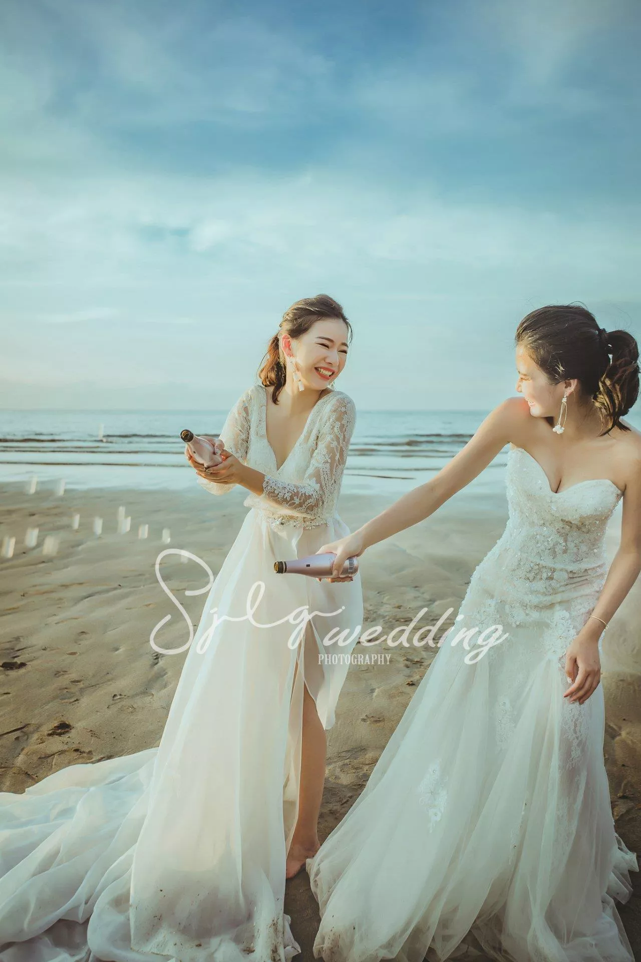 推薦中和視覺流感婚紗,閨蜜寫真婚紗,姊妹照-閨蜜寫真藝術婚紗|台北淡水市區海景拍攝|時尚韓風獨特