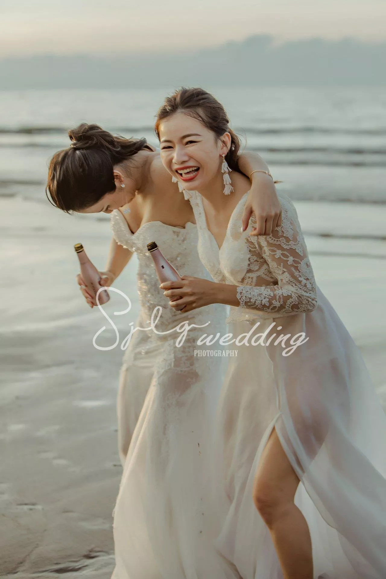 推薦中和視覺流感婚紗,閨蜜寫真婚紗,姊妹照-閨蜜寫真藝術婚紗|台北淡水市區海景拍攝|時尚韓風獨特