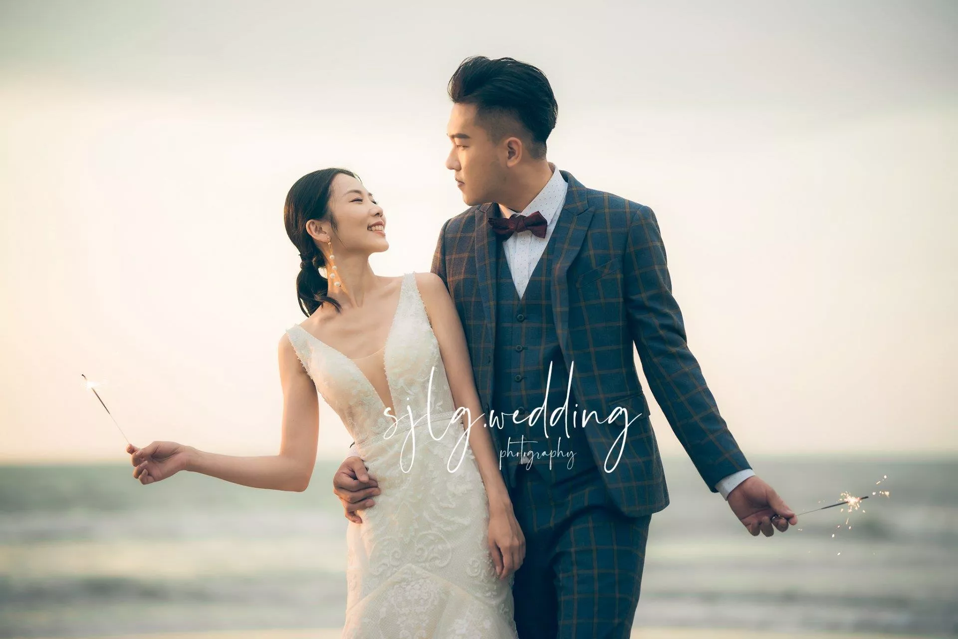 #婚紗攝影,#手工禮服租借,#閨蜜寫真婚紗,#個人寫真藝術照,#巷子內攝影棚出租,#海外婚紗,#婚禮紀錄,#新娘秘書,#孕婦照孕婦寫真,#台北婚紗推薦,#板橋婚紗推薦,#中和婚紗推薦,#婚紗照價格,#婚紗包套(81)-美式清新,韓風唯美,夕陽海景婚紗攝影視覺流感