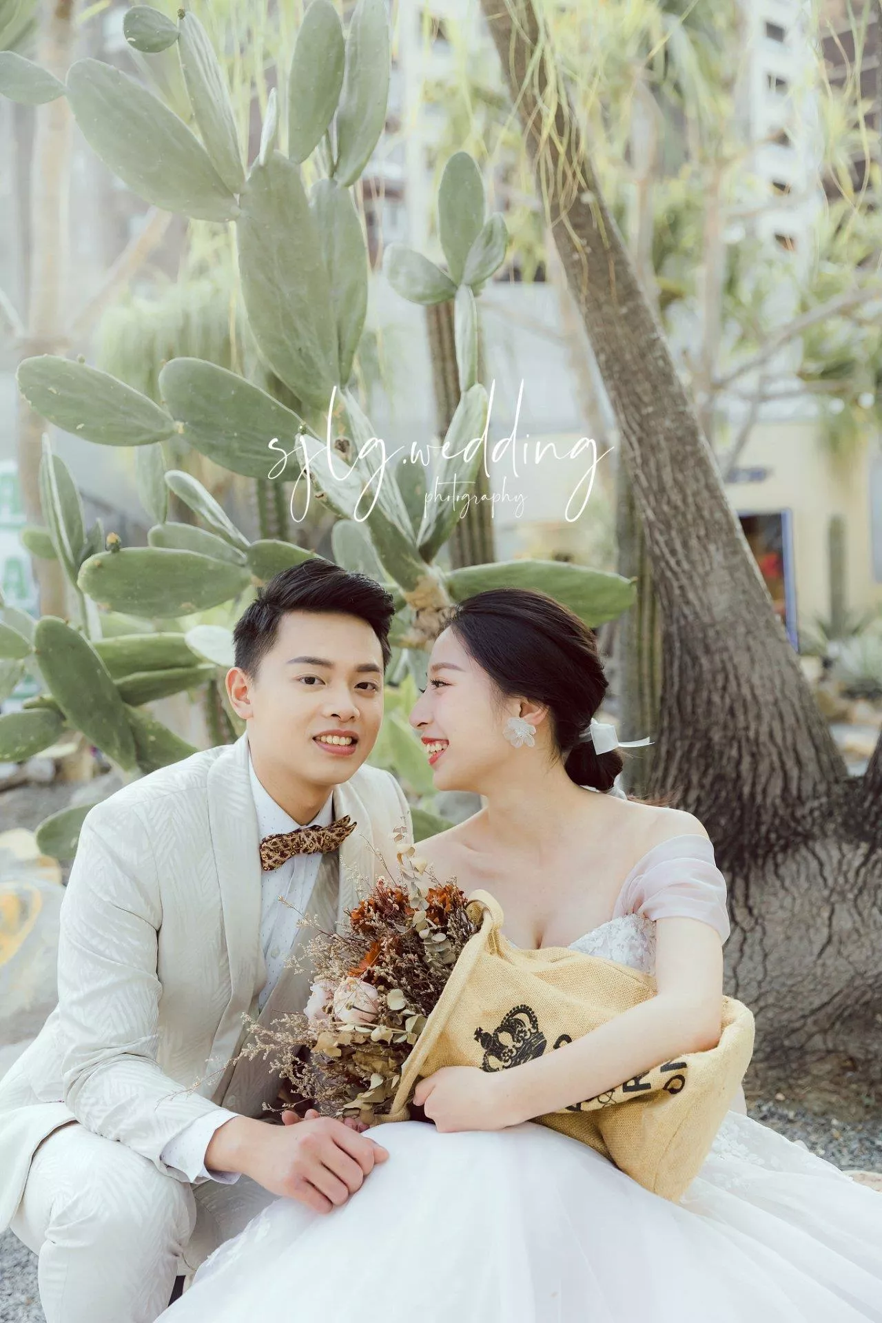 草悟道廣場台中拍婚紗景點旅拍文青風格又甜蜜(3)-#婚紗攝影,#手工禮服租借,#閨蜜寫真婚紗,#個人寫真藝術照,#巷子內攝影棚出租,#海外婚紗,#婚禮紀錄,#新娘秘書,#孕婦照孕婦寫真,#台北婚紗推薦,#板橋婚紗推薦,#中和婚紗推薦,#婚紗照價格,#婚紗包套,#草悟道廣場拍婚紗,#台中婚紗攝影景點